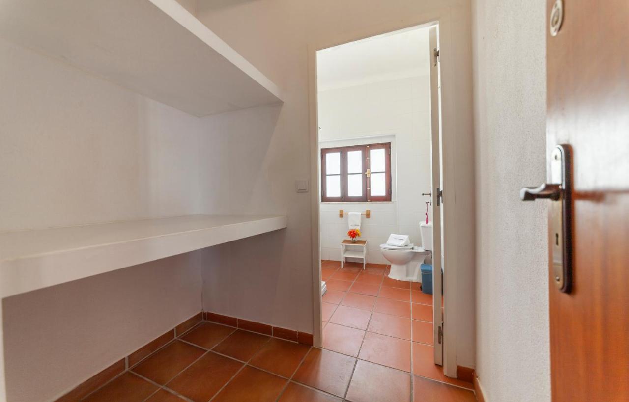 לאגוּ‏ש J - Casa Do Farol Guesthouse מראה חיצוני תמונה